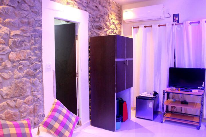 Room 12 of 72