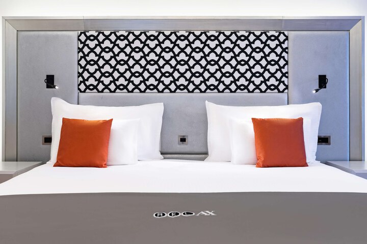Room 73 of 144