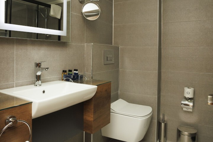 Room 20 of 37