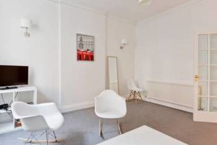 Room 8 of 19