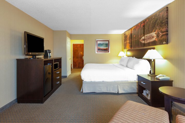 1 King Bed (7 of 11)