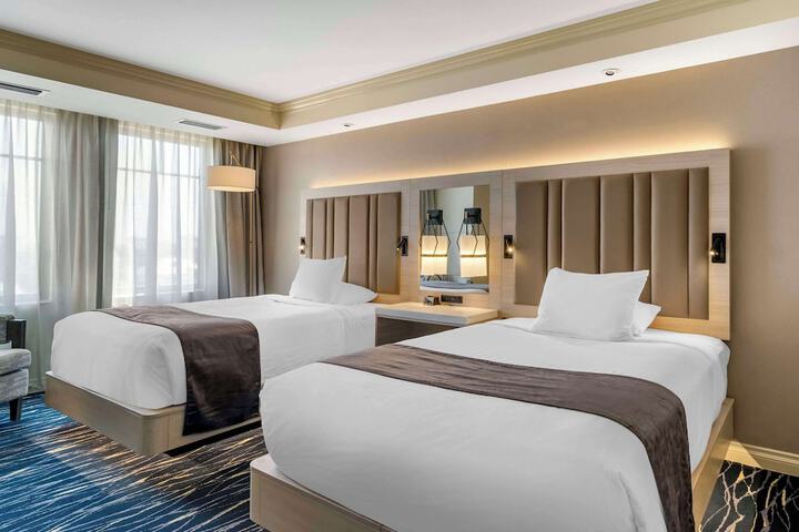 Double Accessible 2 Queen Beds (5 of 7)