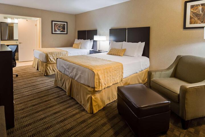 2 Queen Beds (6 of 8)