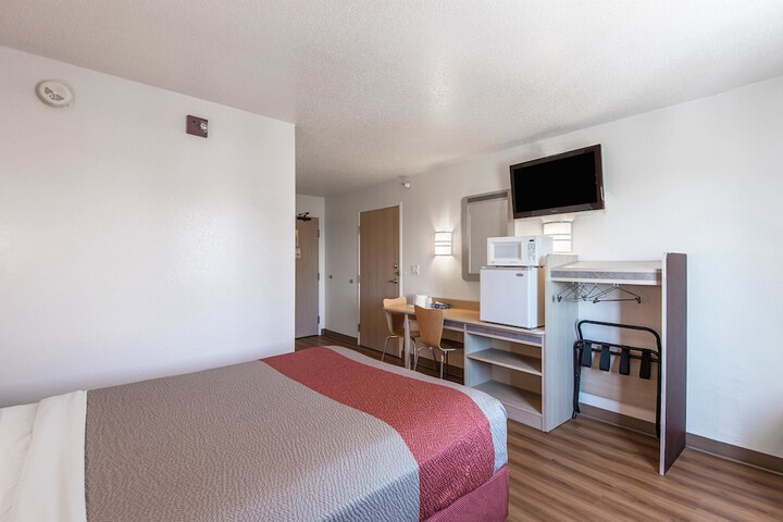 Room 13 of 34