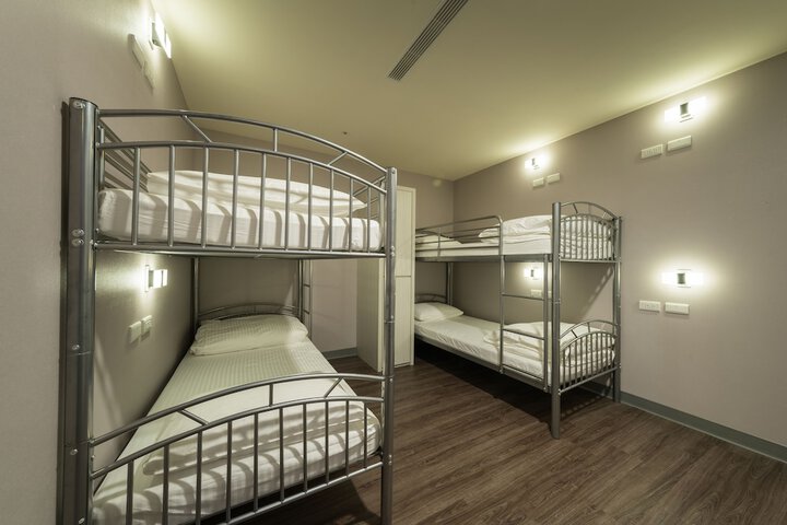 Room 32 of 98