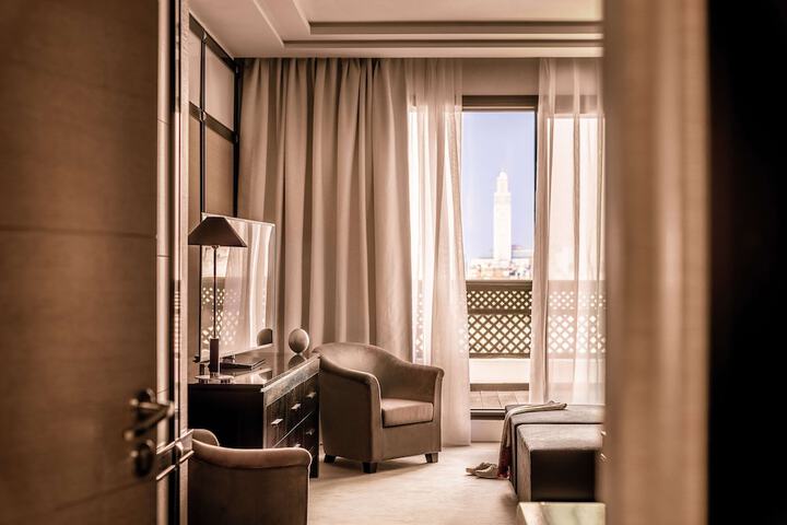 Room 28 of 104
