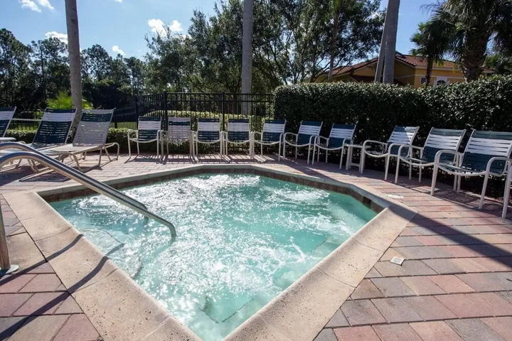 Pool 13 of 21
