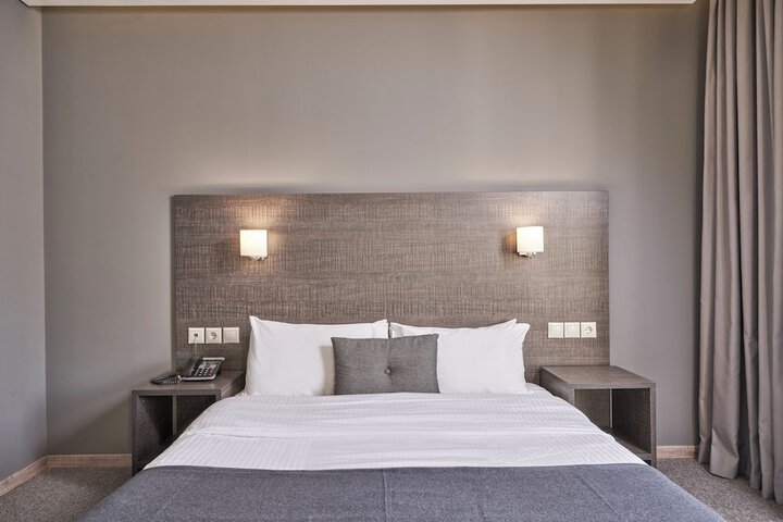Room 11 of 27