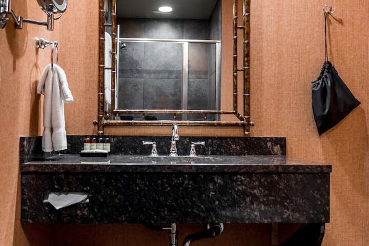 Bathroom sink