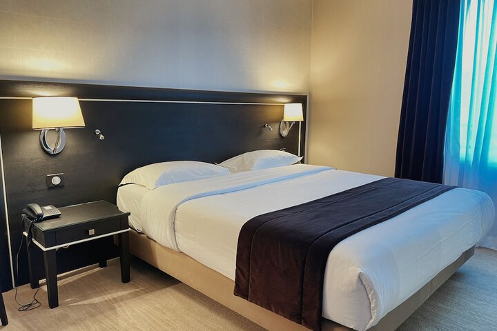 Room 2 of 37