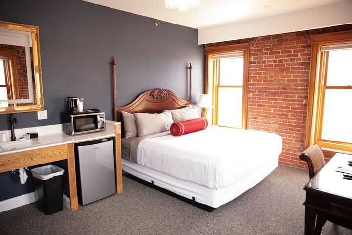 Room 46 of 120