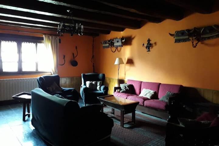 Room 7 of 12