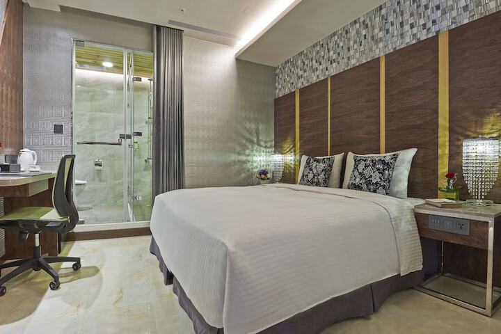 Room 3 of 36
