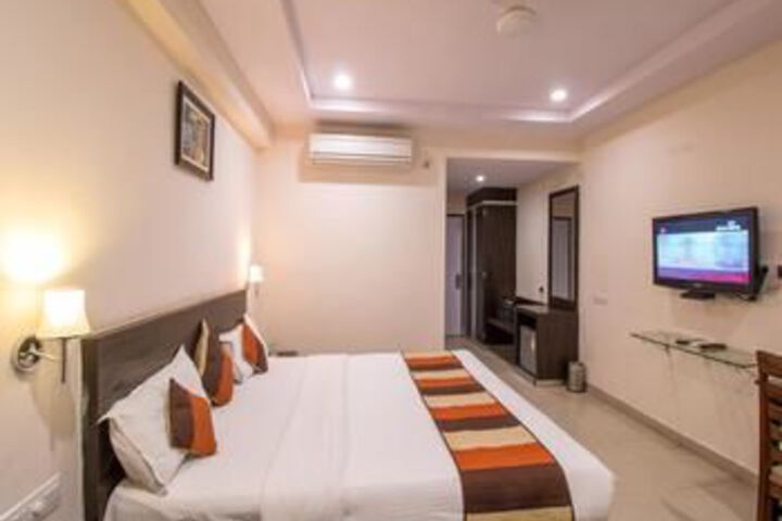 Room 16 of 30