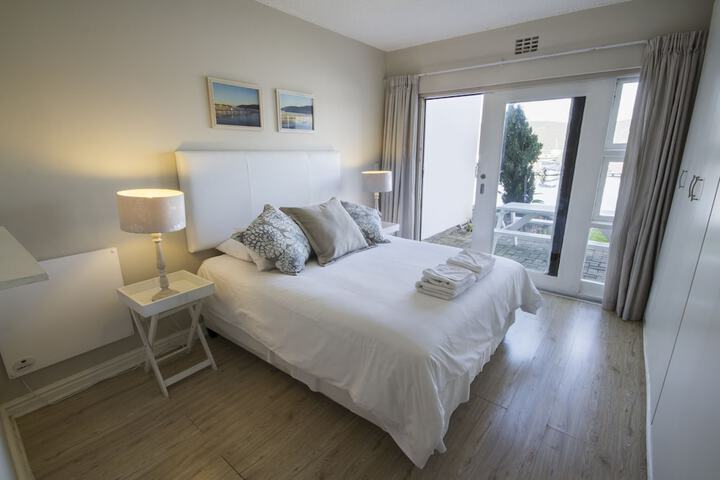 Room 2 of 70