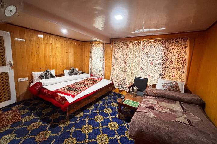 Room 9 of 23