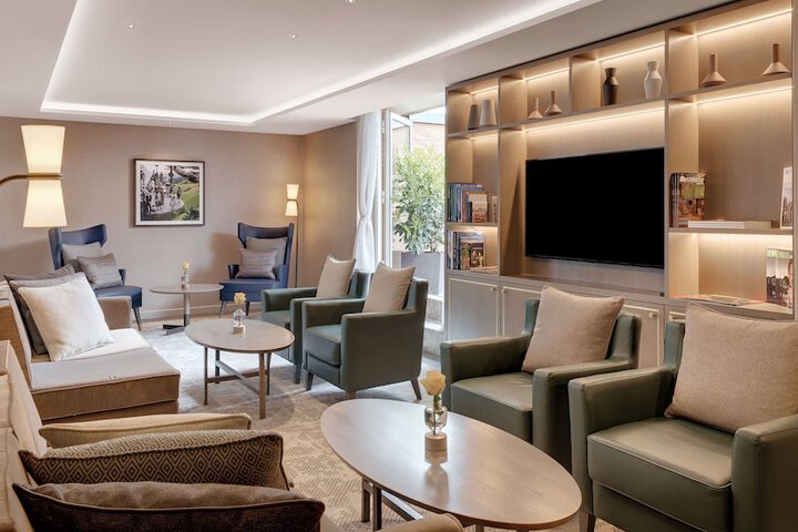 Lounge 86 of 100