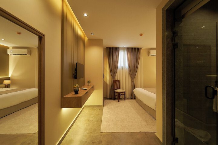 Room 32 of 148