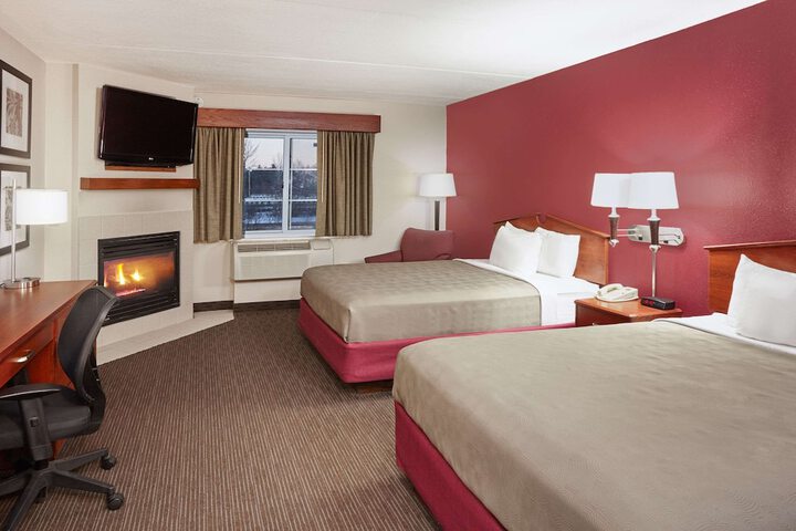 2 Queen Beds Dog Friendly (5 of 6)