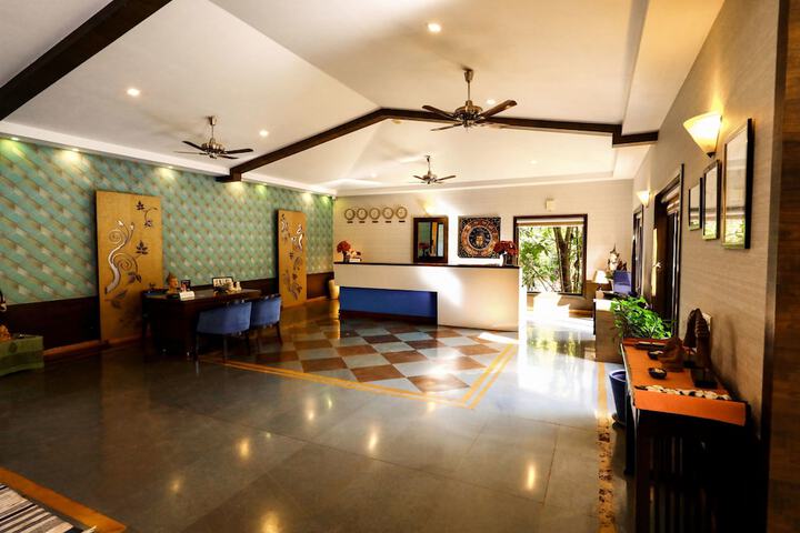 Entrance & Lobby