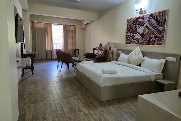 Room 3 of 7
