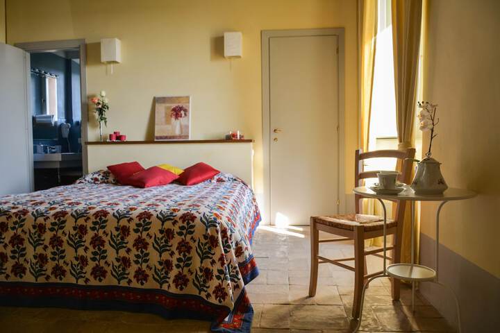 Room 6 of 28