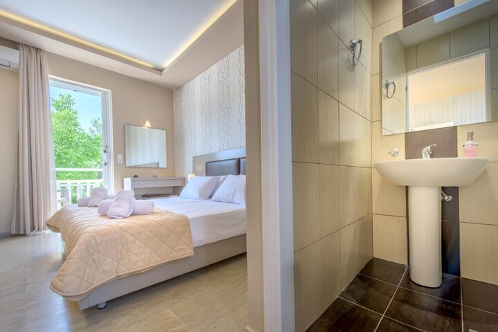 Room 8 of 20