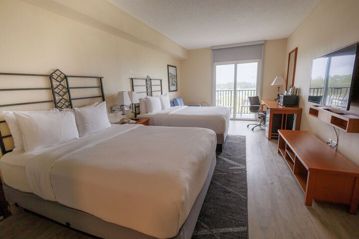 Classic Double Bed Parking Lot View No Balcony (7 of 8)