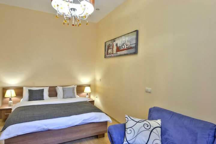 Room 4 of 37