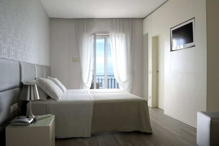 Room 6 of 43