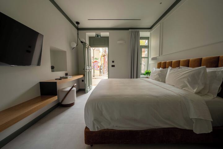 Room 83 of 120