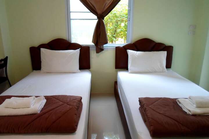 Room 14 of 80