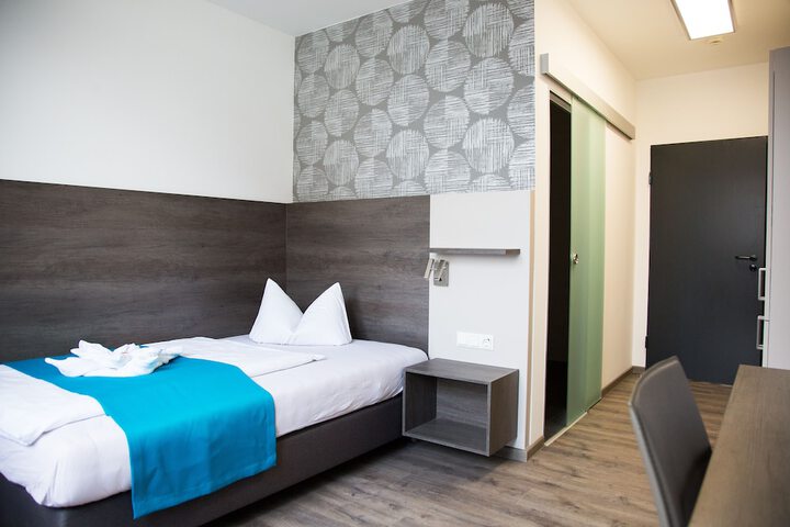 Room 8 of 15