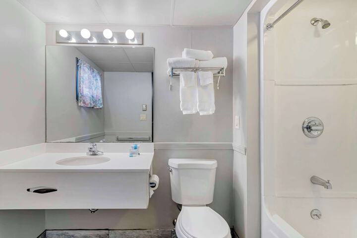 2 Double Beds (5 of 5)