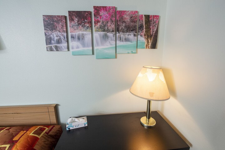 Room 13 of 154