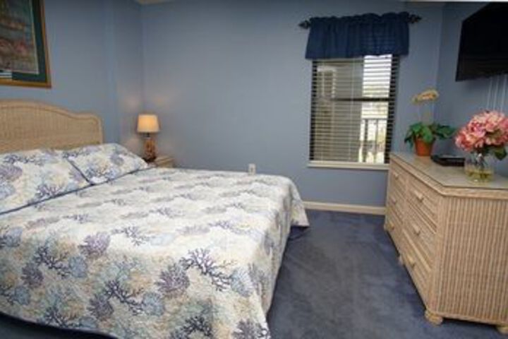 Room 7 of 12