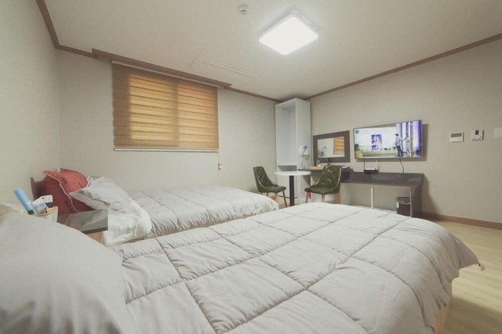 Room 30 of 64