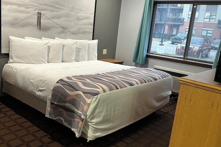 Basic King Bed (3 of 8)