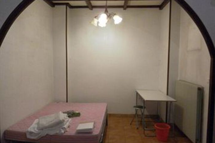 Room 17 of 37