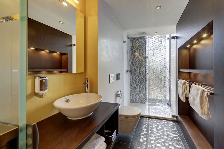 Room 42 of 77