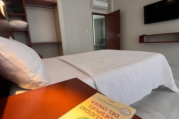 Room 32 of 82