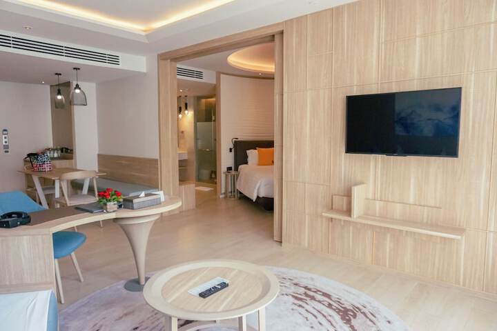Room 34 of 183