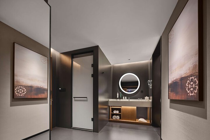 Room 34 of 53