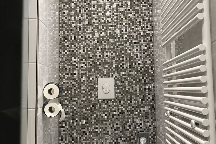 Room 8 of 17