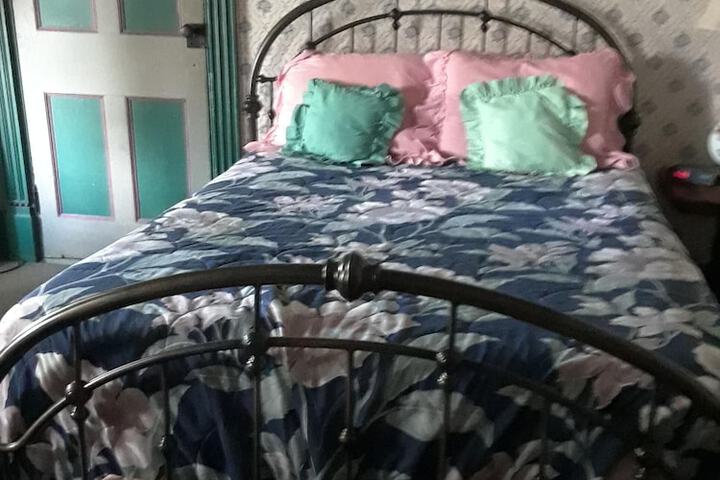 Room 17 of 36