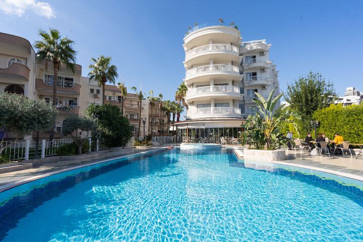 Pool Hotel