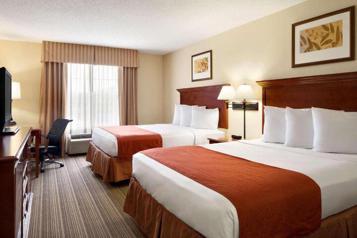 2 Queen Beds Accessible (2 of 8)