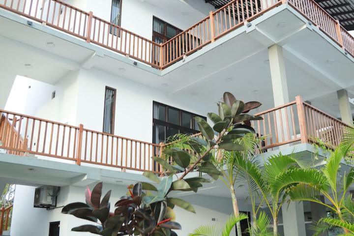 Hotel Exterior 30 of 41