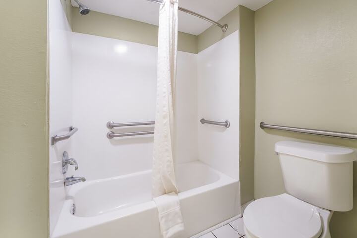 Accessible 1 King Mobility Accessible Communication Assistance Bathtub Work Desk Microwave and Ref (4 of 14)