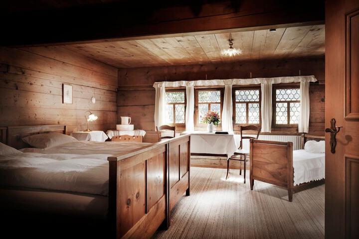 Room 5 of 32